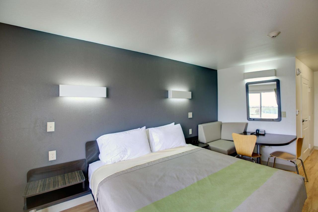 King Room - Disability Access - Non-Smoking at Studio 6 Sweetwater, TX