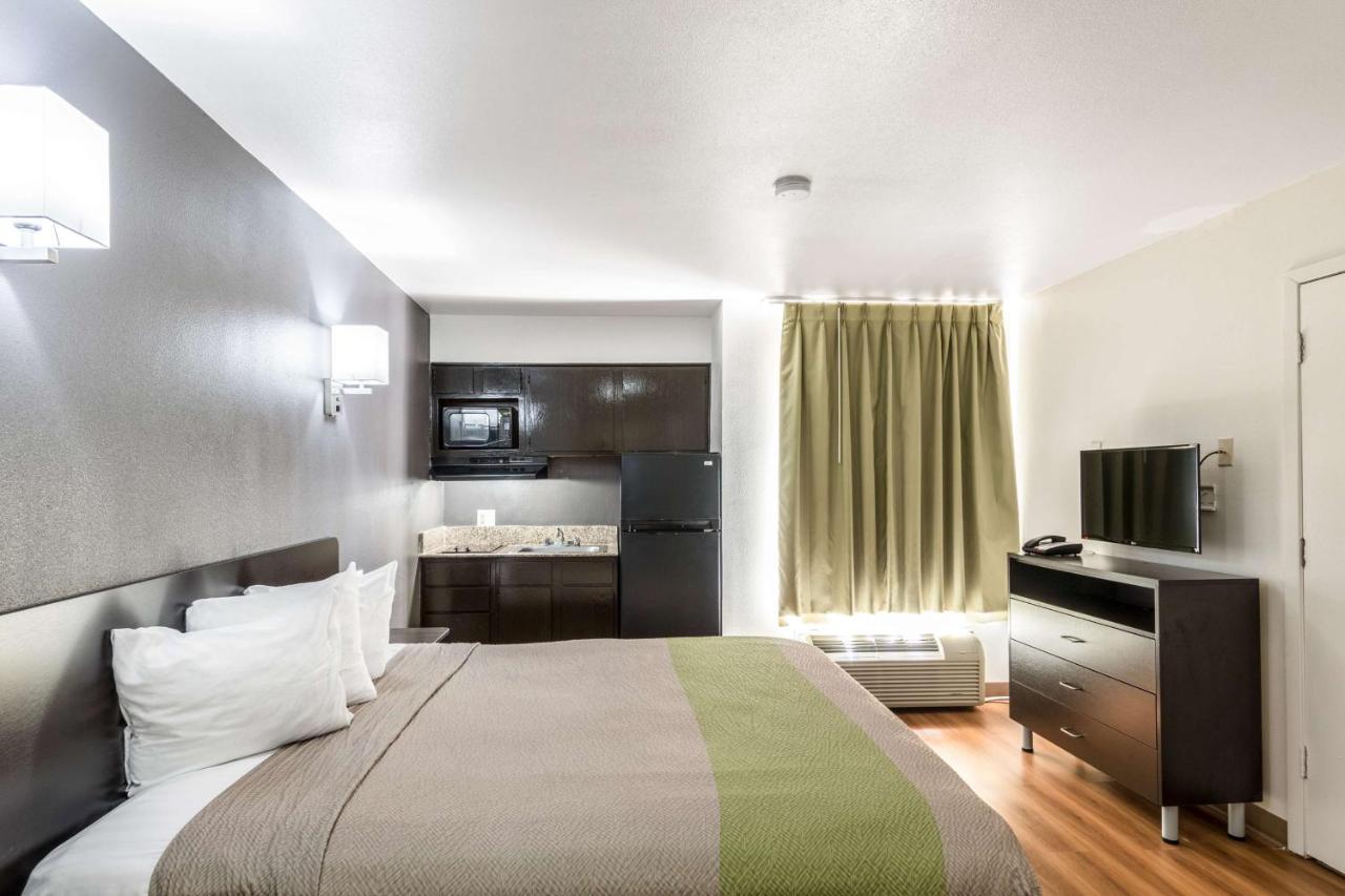 King Room - Disability Access - Non-Smoking at Studio 6 Arlington, TX