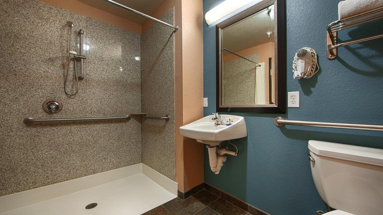 King Suite with Roll-in Shower - Disability Access - Non smoking at Best Western Sonora Inn & Suites
