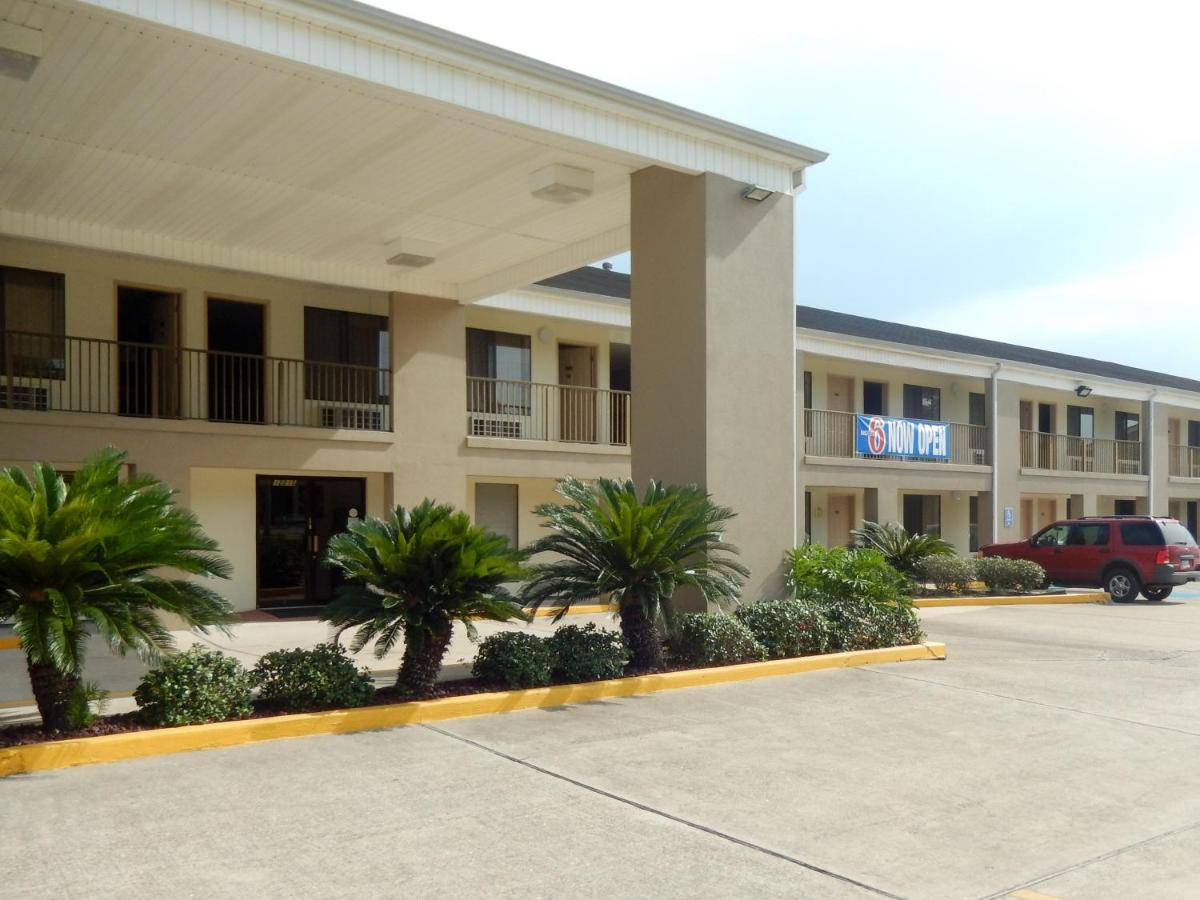 | Motel 6-Luling, LA