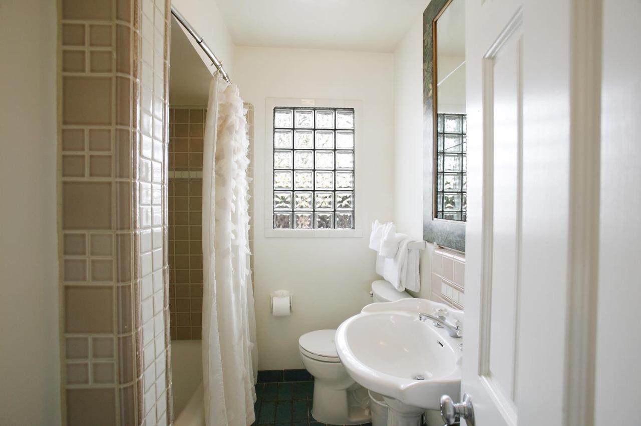 Standard Queen Room - Ten at Harbor House Inn