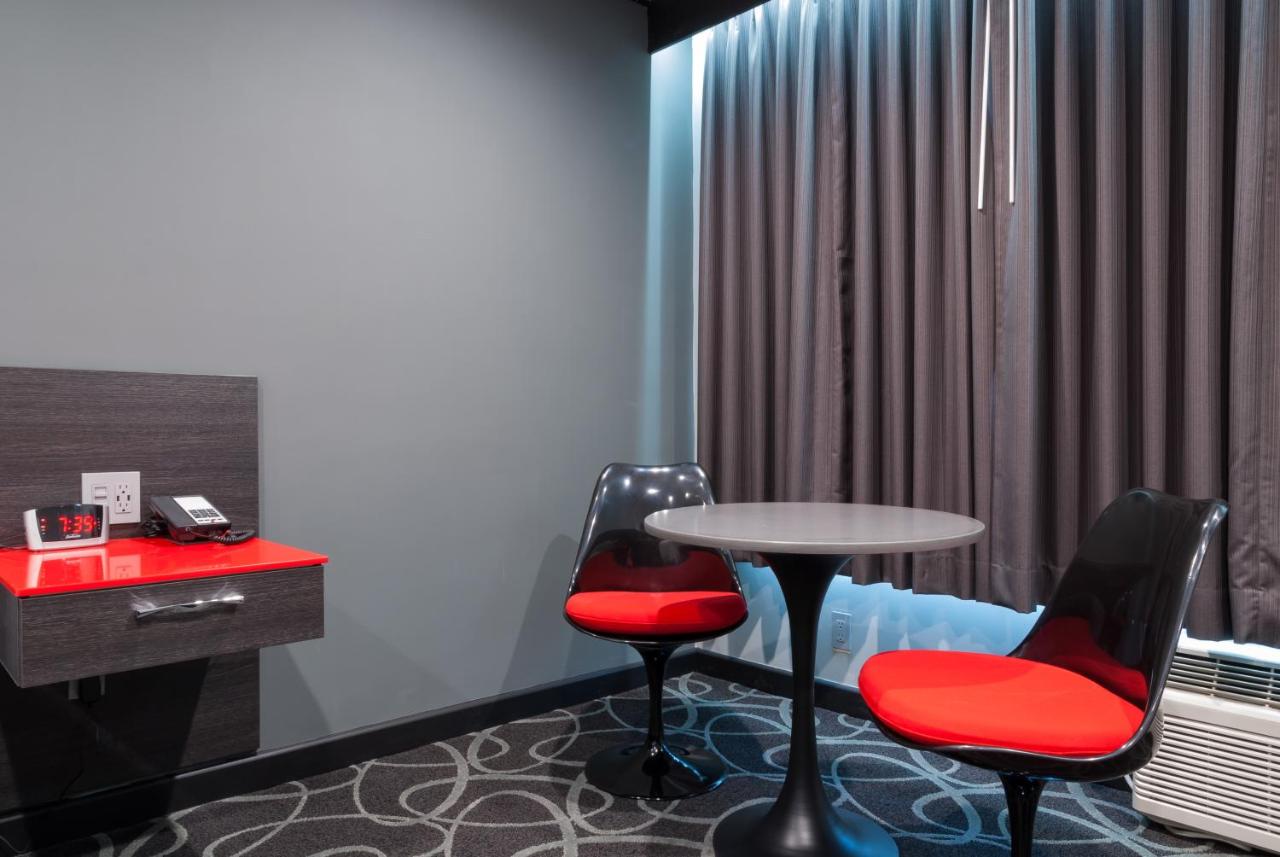 | Astro Pasadena Hotel