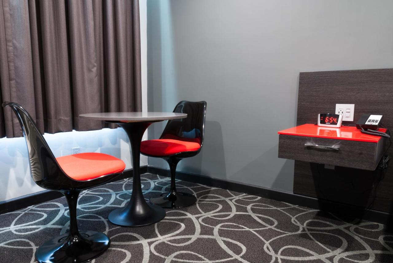 | Astro Pasadena Hotel