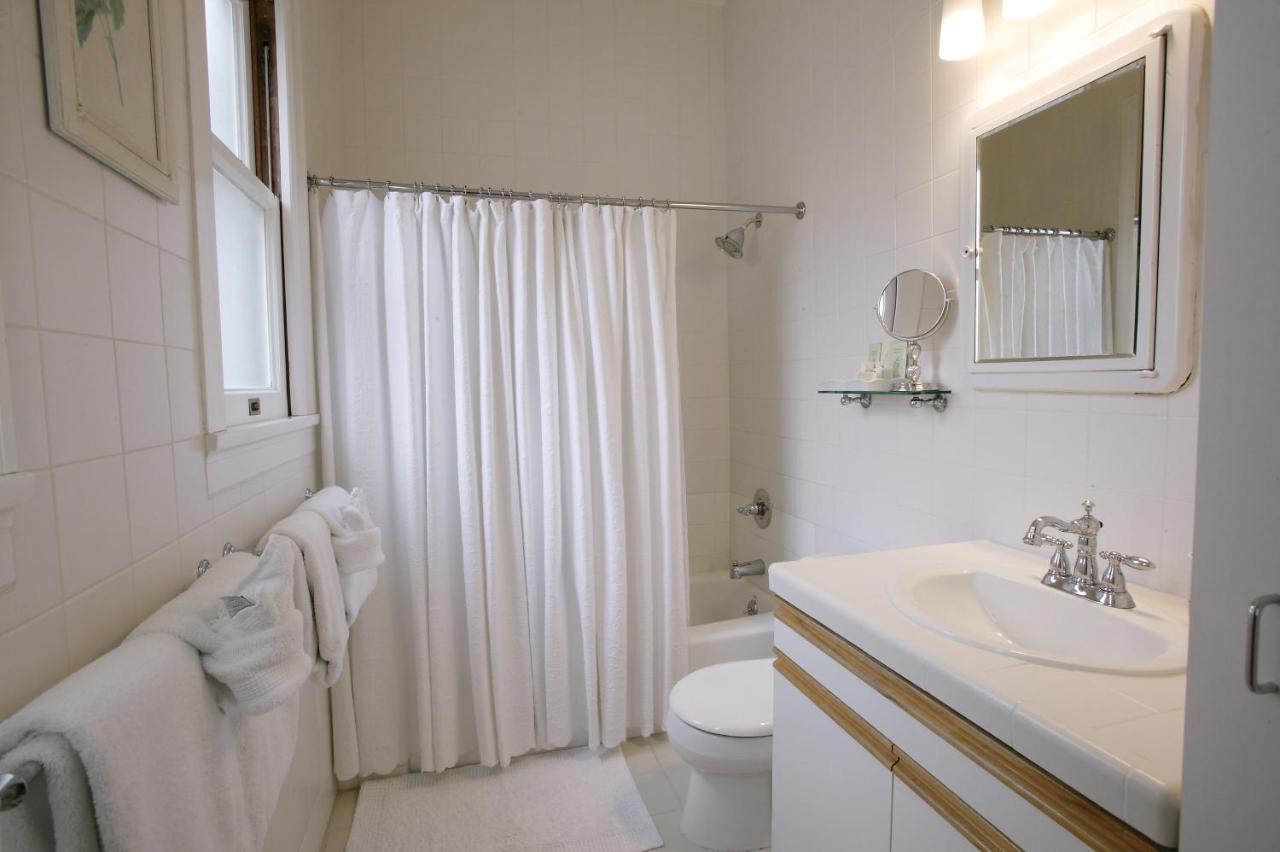Deluxe King Studio with Fireplace and Kitchen - 116C at Harbor House Inn