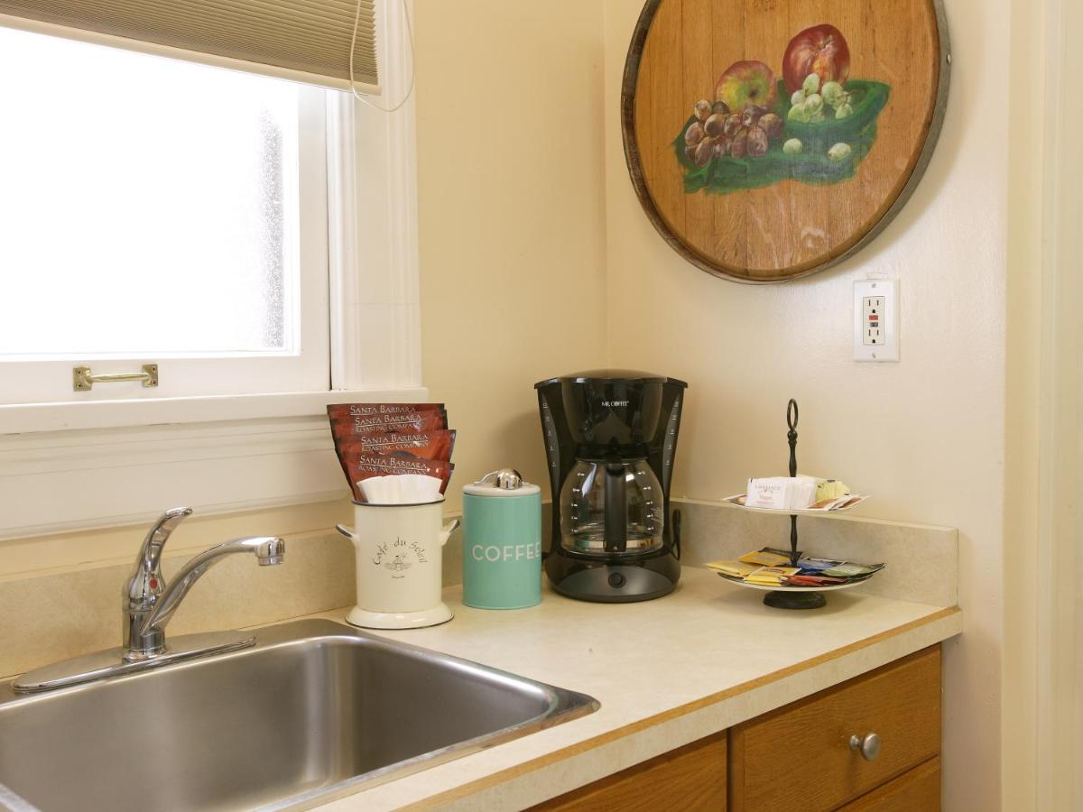 Deluxe King Studio with Kitchen - 118C at Harbor House Inn