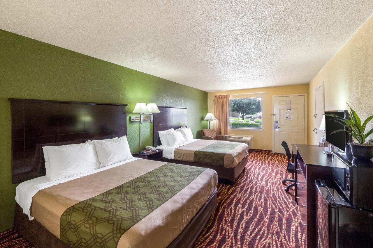 Queen Room with Two Queen Beds - Non-Smoking at Econo Lodge Inn & Suites San Antonio near Frost Bank Center