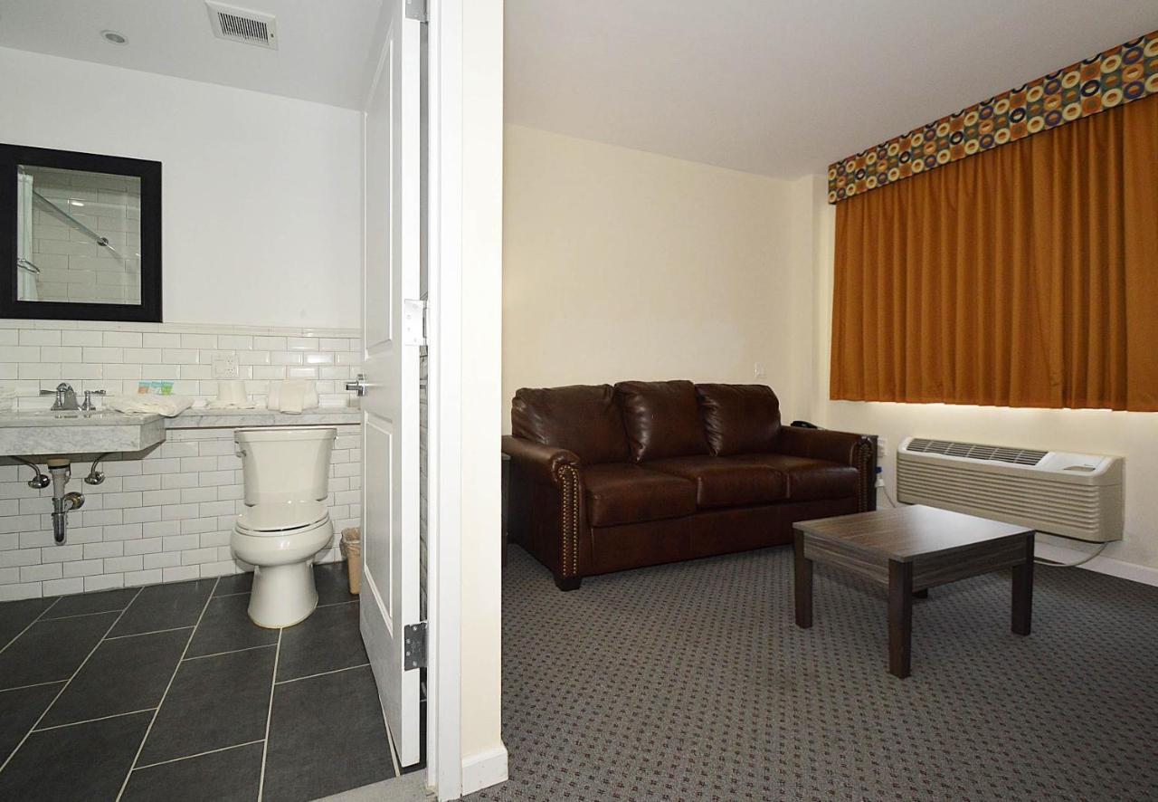 Deluxe Suite at Bogart Hotel