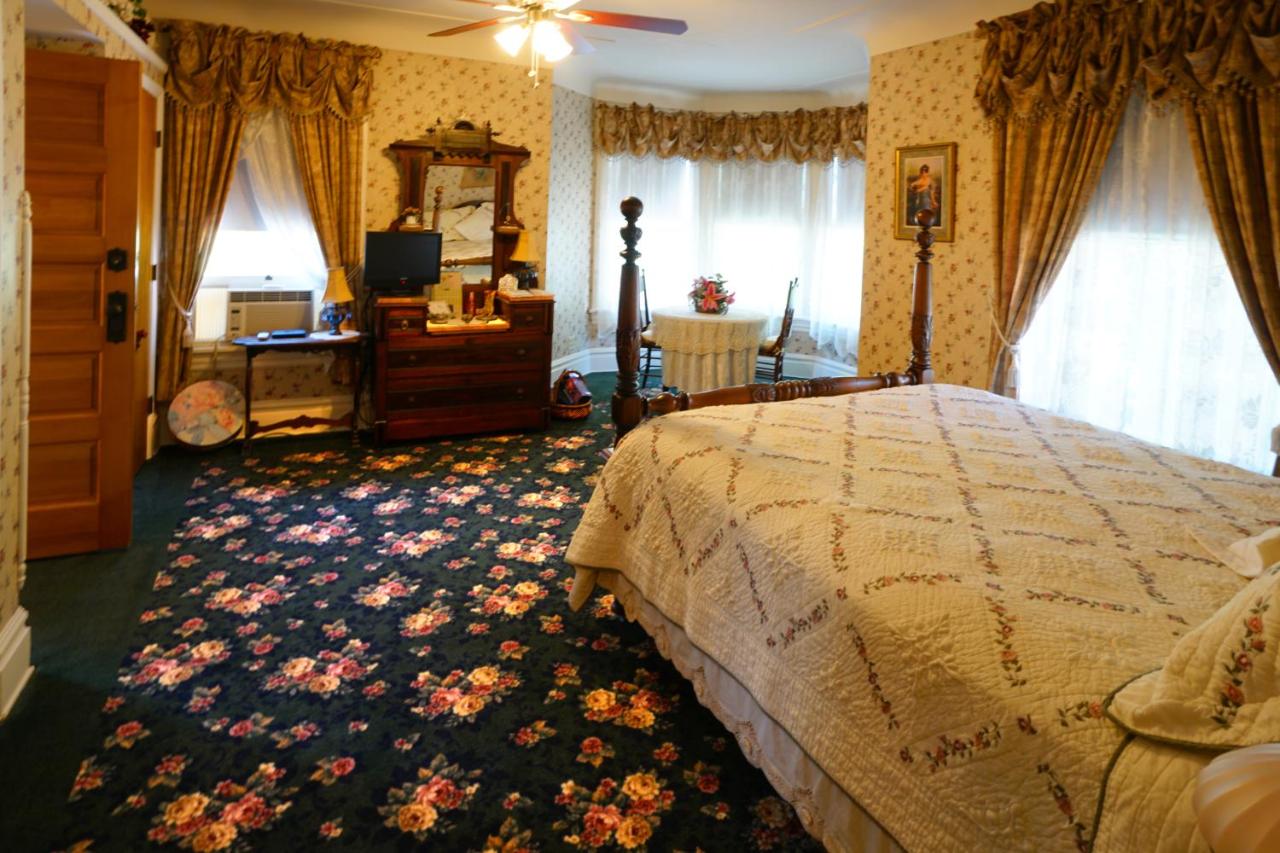 | Rose Heart Inn