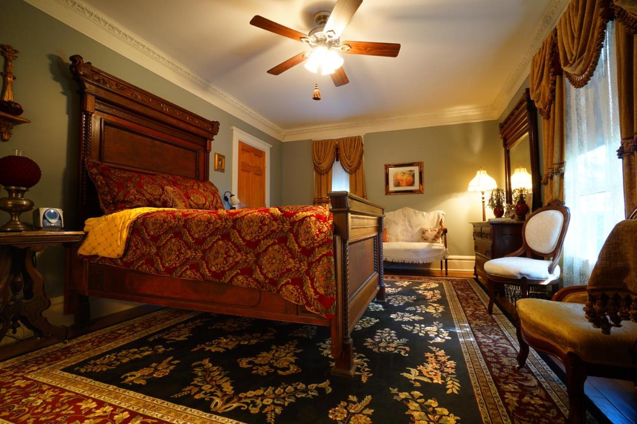 | Rose Heart Inn