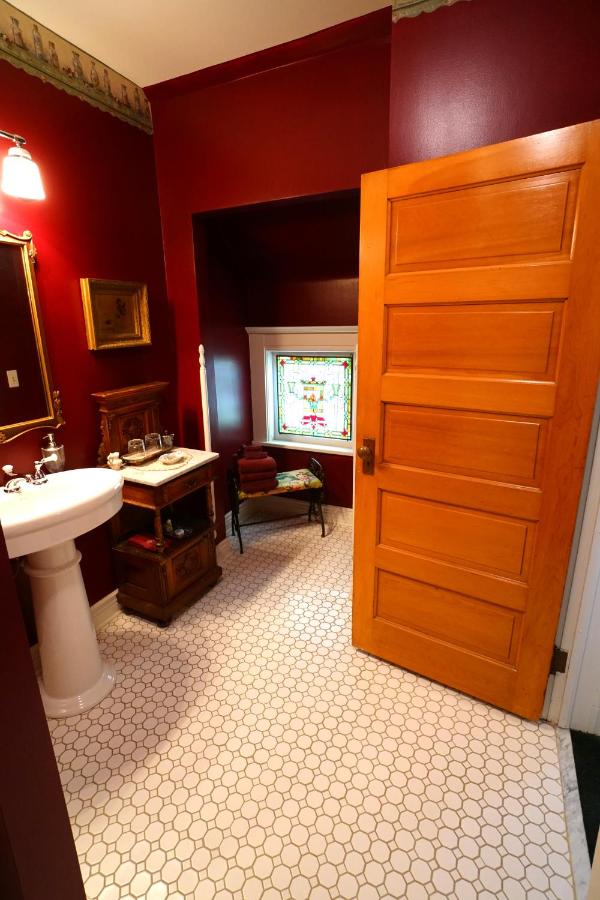 | Rose Heart Inn