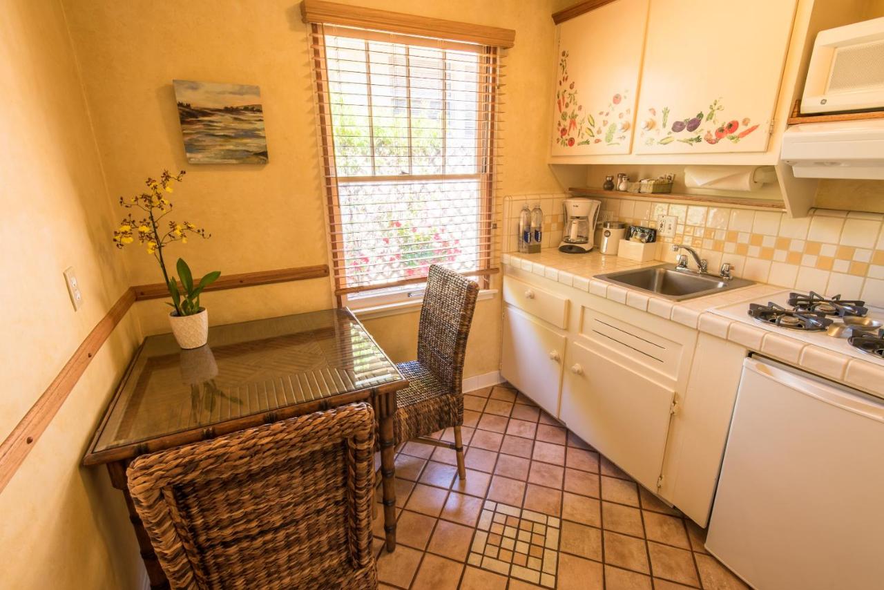 Queen Studio with Kitchen - Five at Harbor House Inn