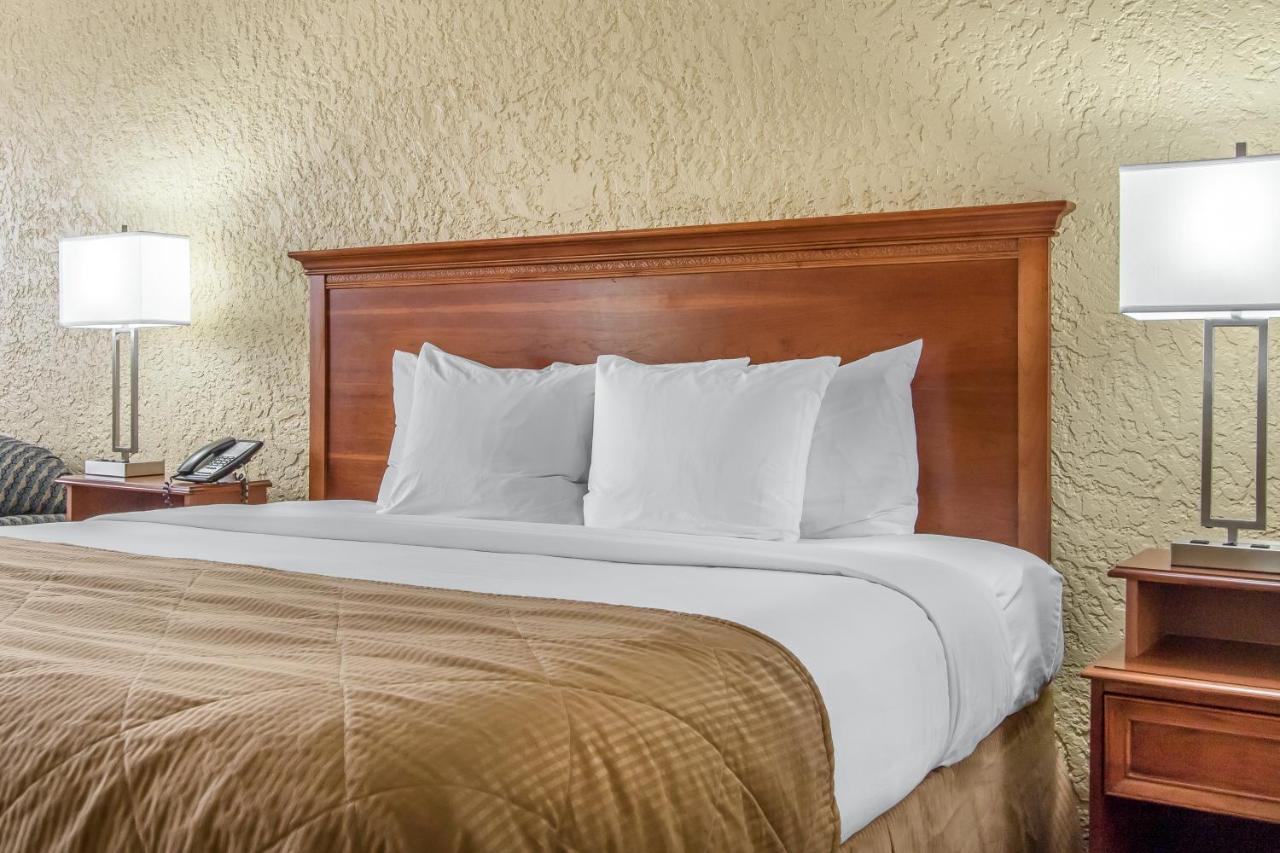 King Room - Non-Smoking at Ramada by Wyndham Tulsa Broken Arrow