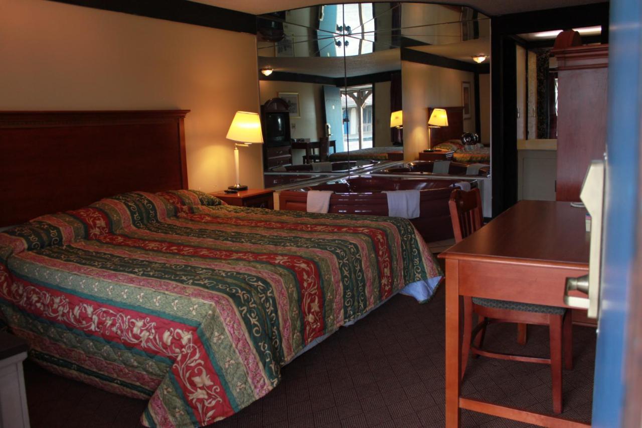 King Suite - Non-Smoking at Exceed Inn