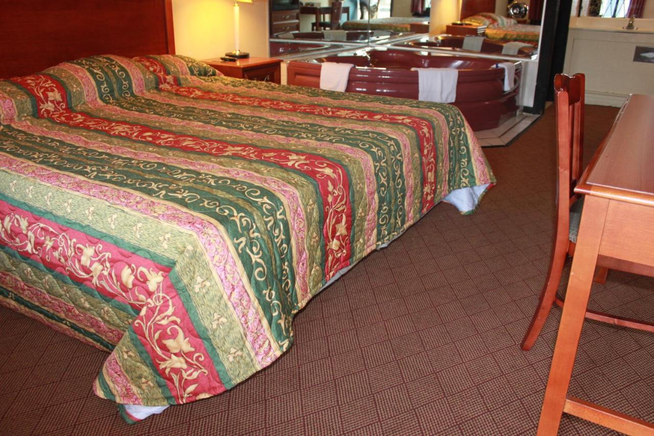 King Suite - Non-Smoking at Exceed Inn