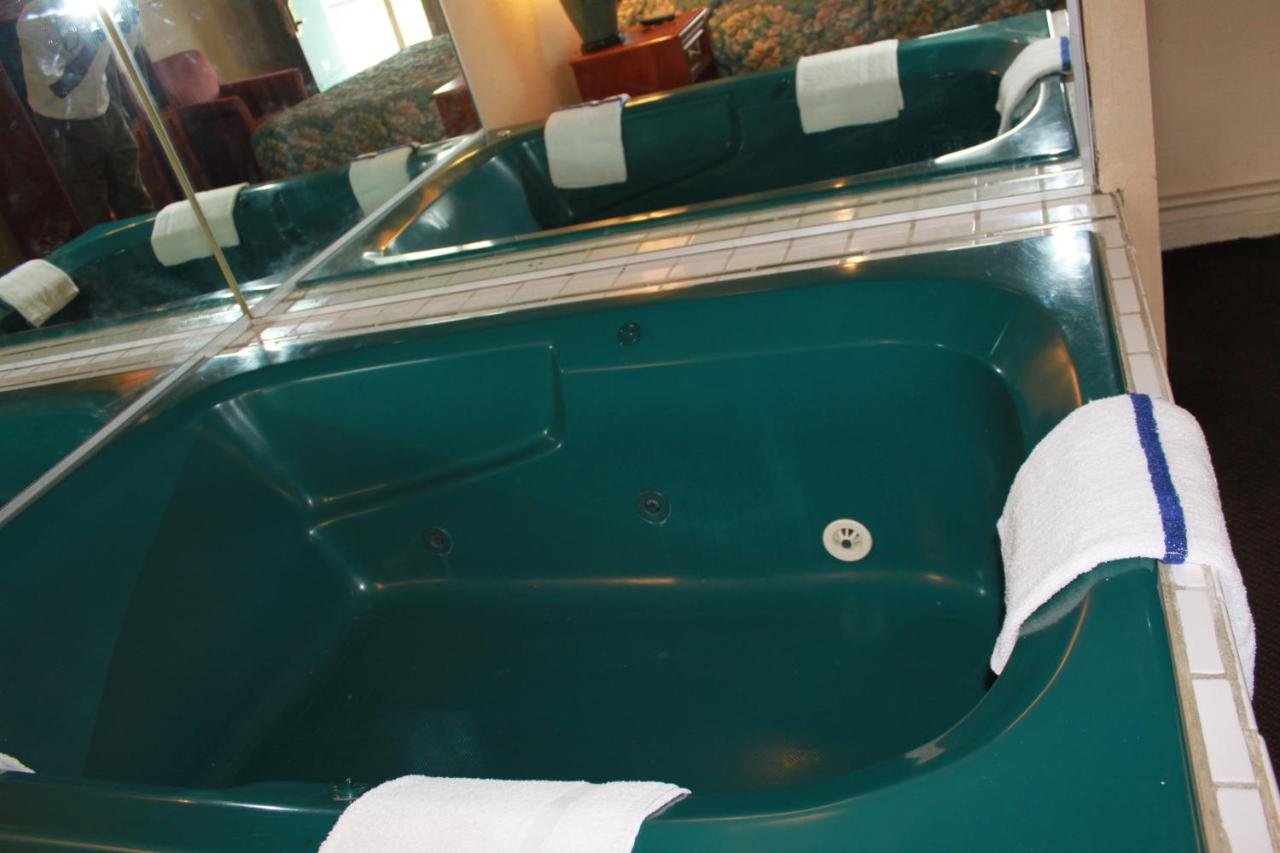 King Suite - Non-Smoking at Exceed Inn