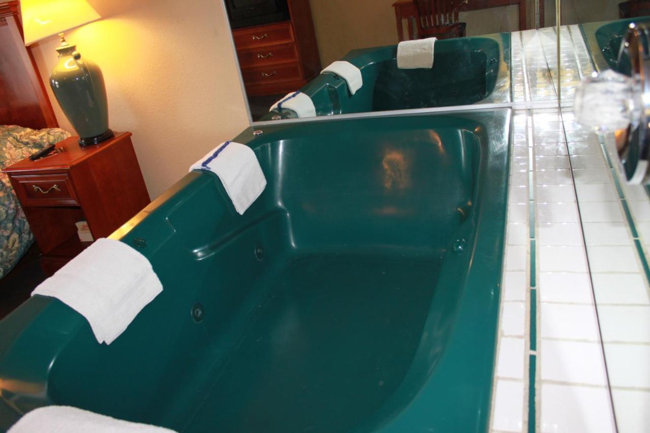 King Suite - Non-Smoking at Exceed Inn