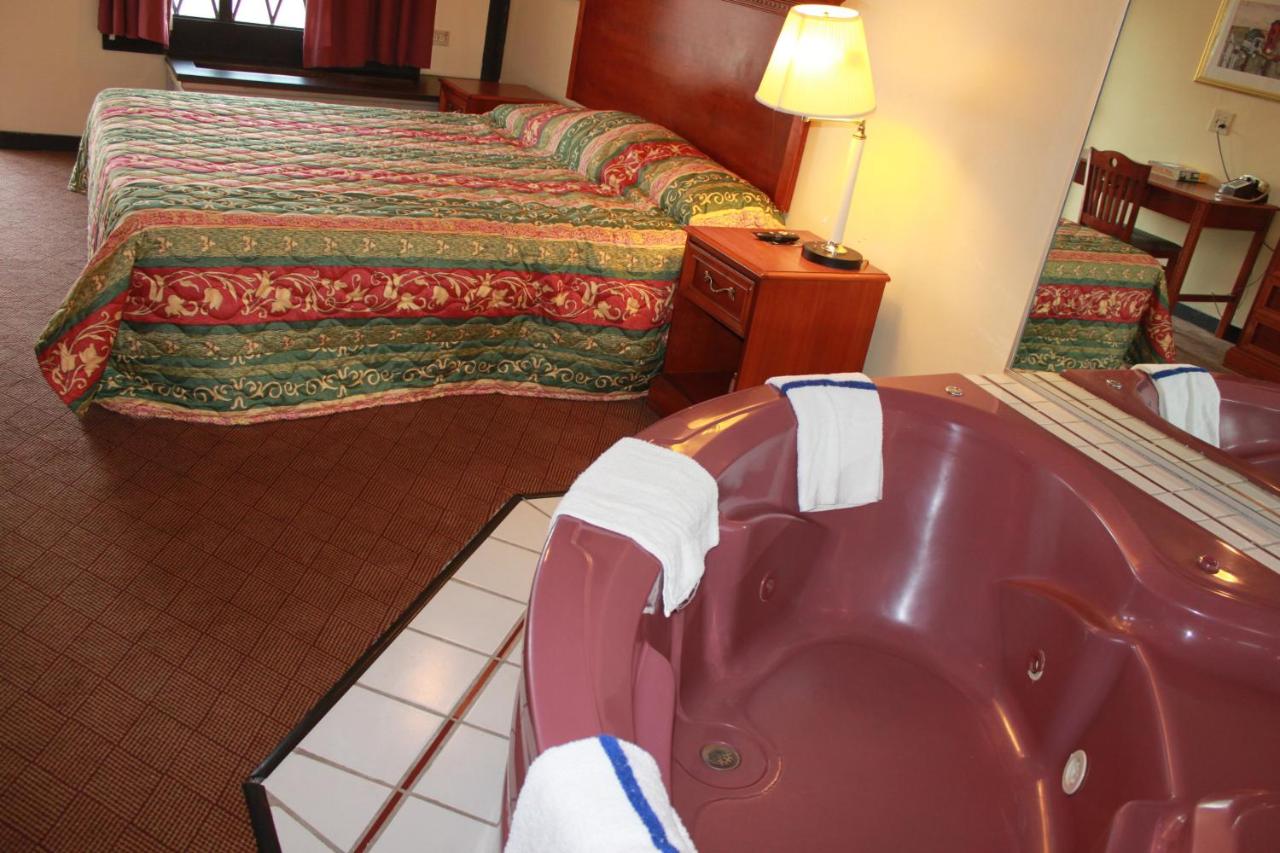 King Suite - Non-Smoking at Exceed Inn