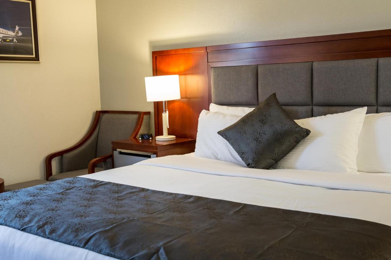 Double Room with Two Double Beds - Non-Smoking at Ramada Plaza by Wyndham Chicago North Shore