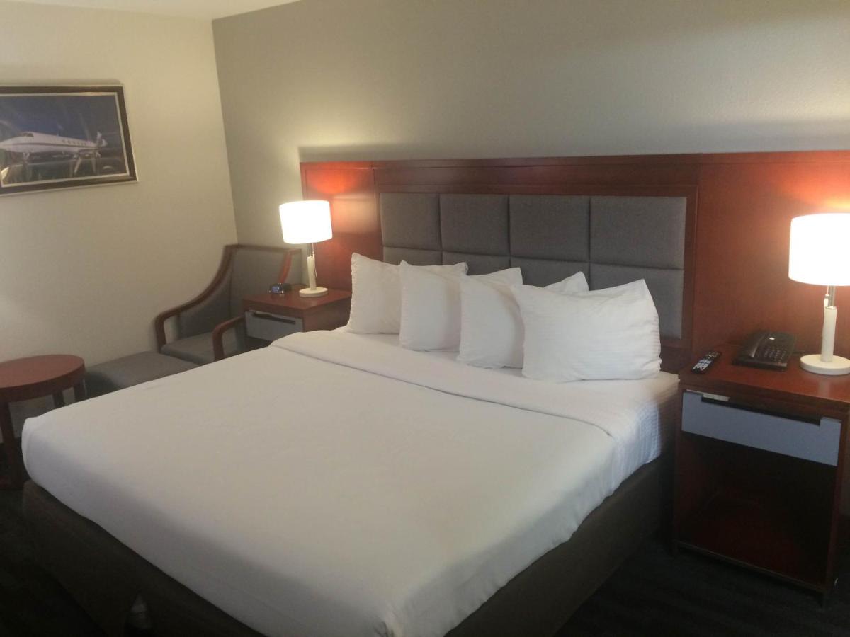 Double Room with Two Double Beds - Non-Smoking at Ramada Plaza by Wyndham Chicago North Shore