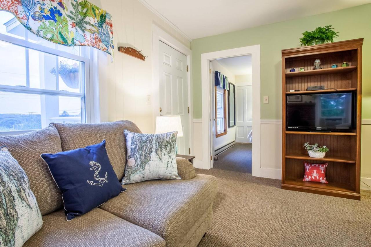 | Harbor House Inn