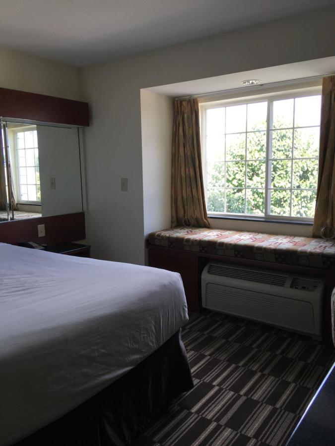 Queen Room - Disability Access/Non-Smoking at Microtel Inn & Suites by Wyndham Indianapolis Airport