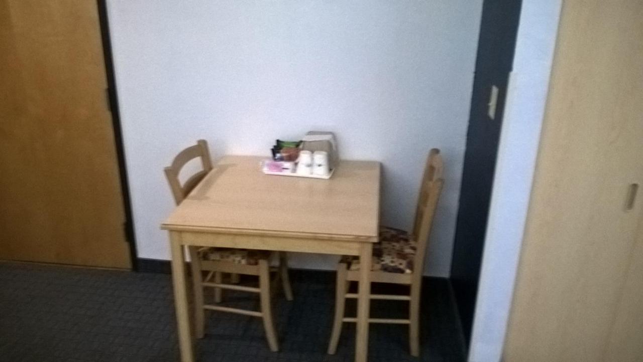 Queen Suite - Non-Smoking at Days Inn & Suites by Wyndham Hutchinson