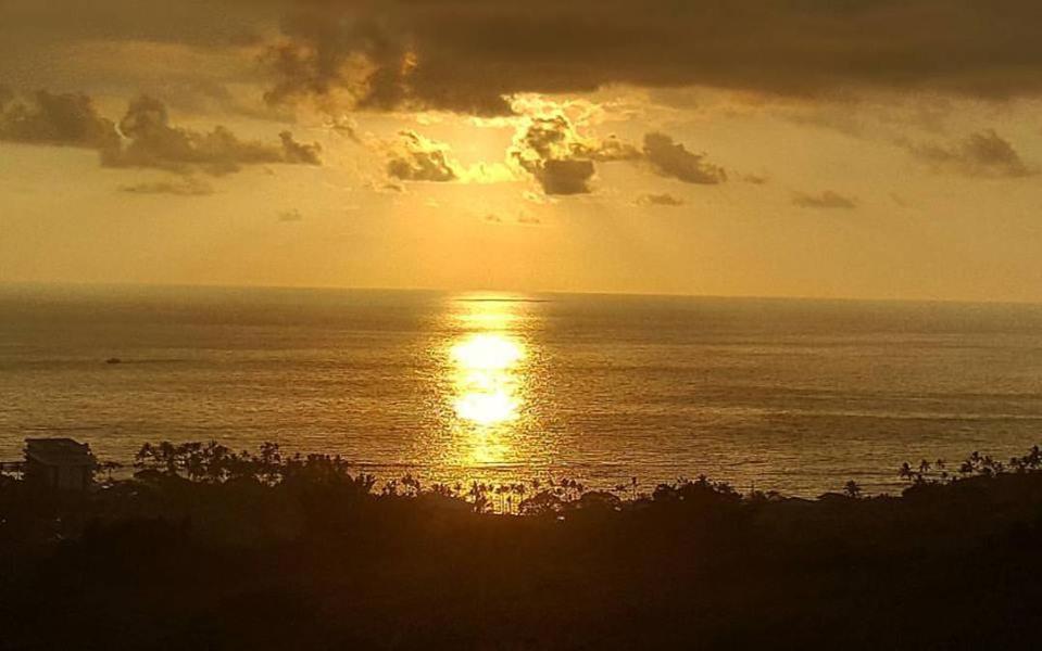 | Hale Hualalai