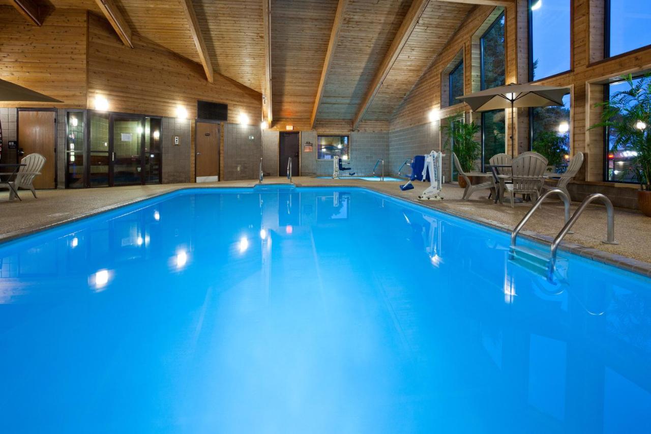 Premier Queen Suite - Non-Smoking at AmericInn by Wyndham Apple Valley