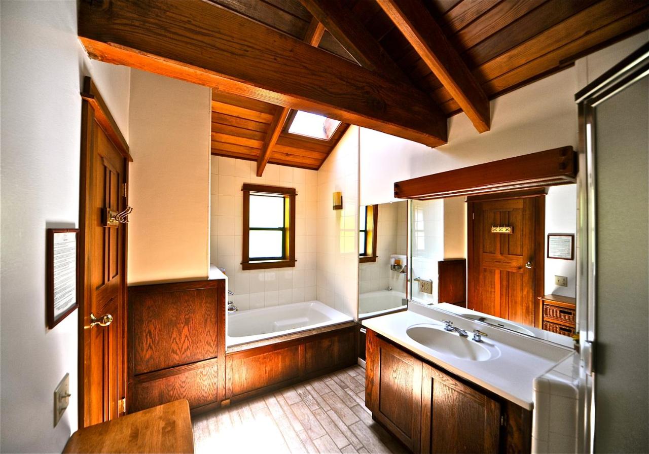  | Elk Cove Inn & Spa