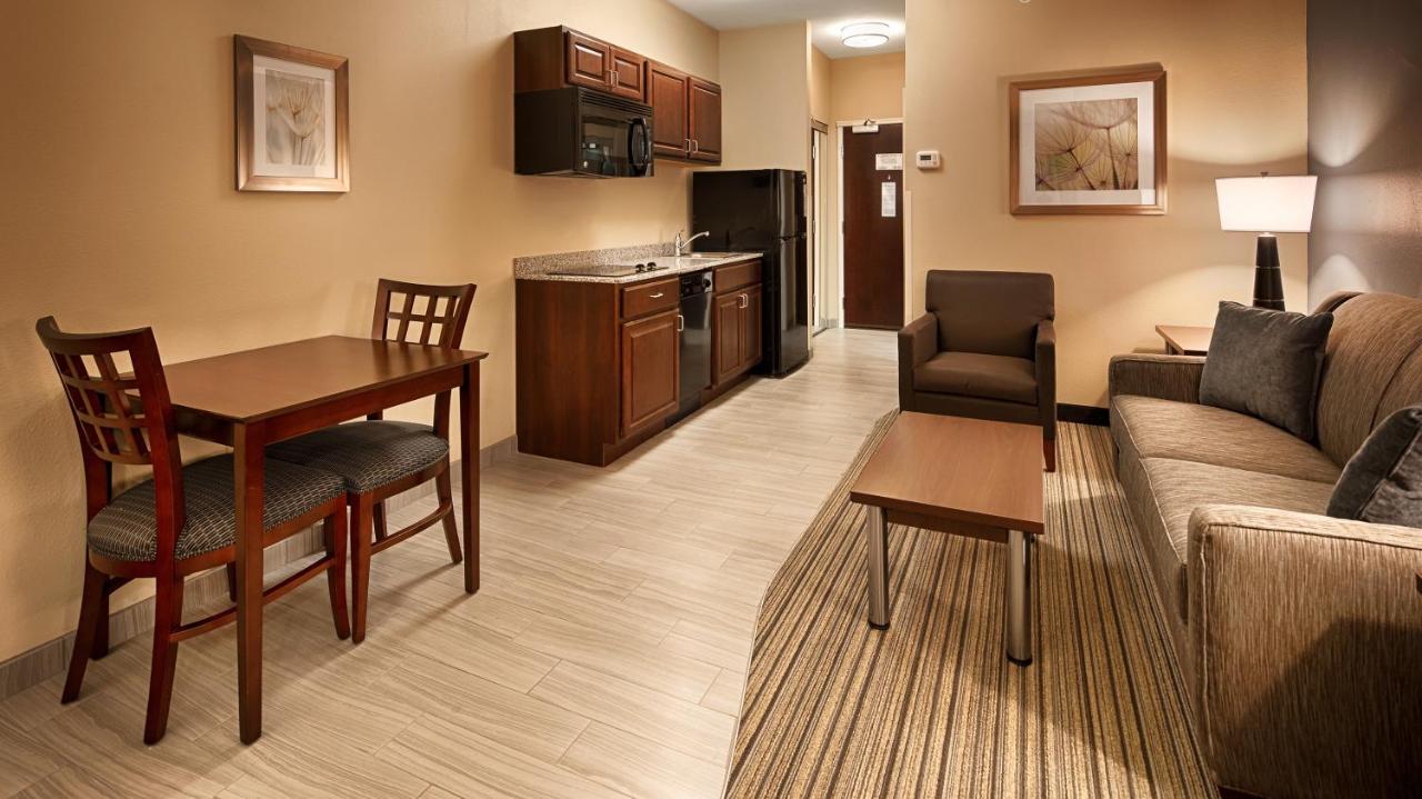 King Suite with Kitchen - Non-Smoking at Best Western Plus Boardman Inn & Suites