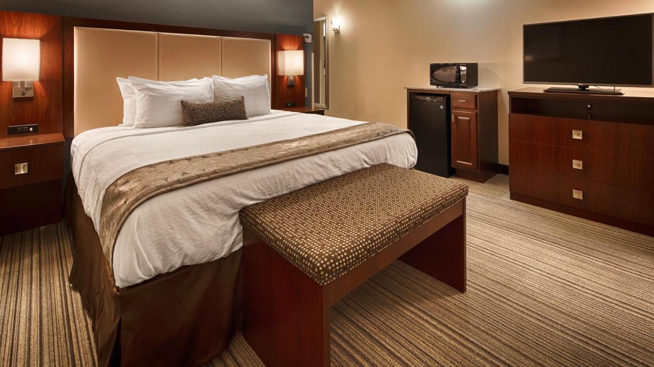 King Room - Non-Smoking at Best Western Plus Boardman Inn & Suites