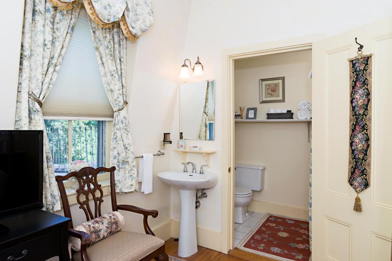  | Silver Fountain Inn