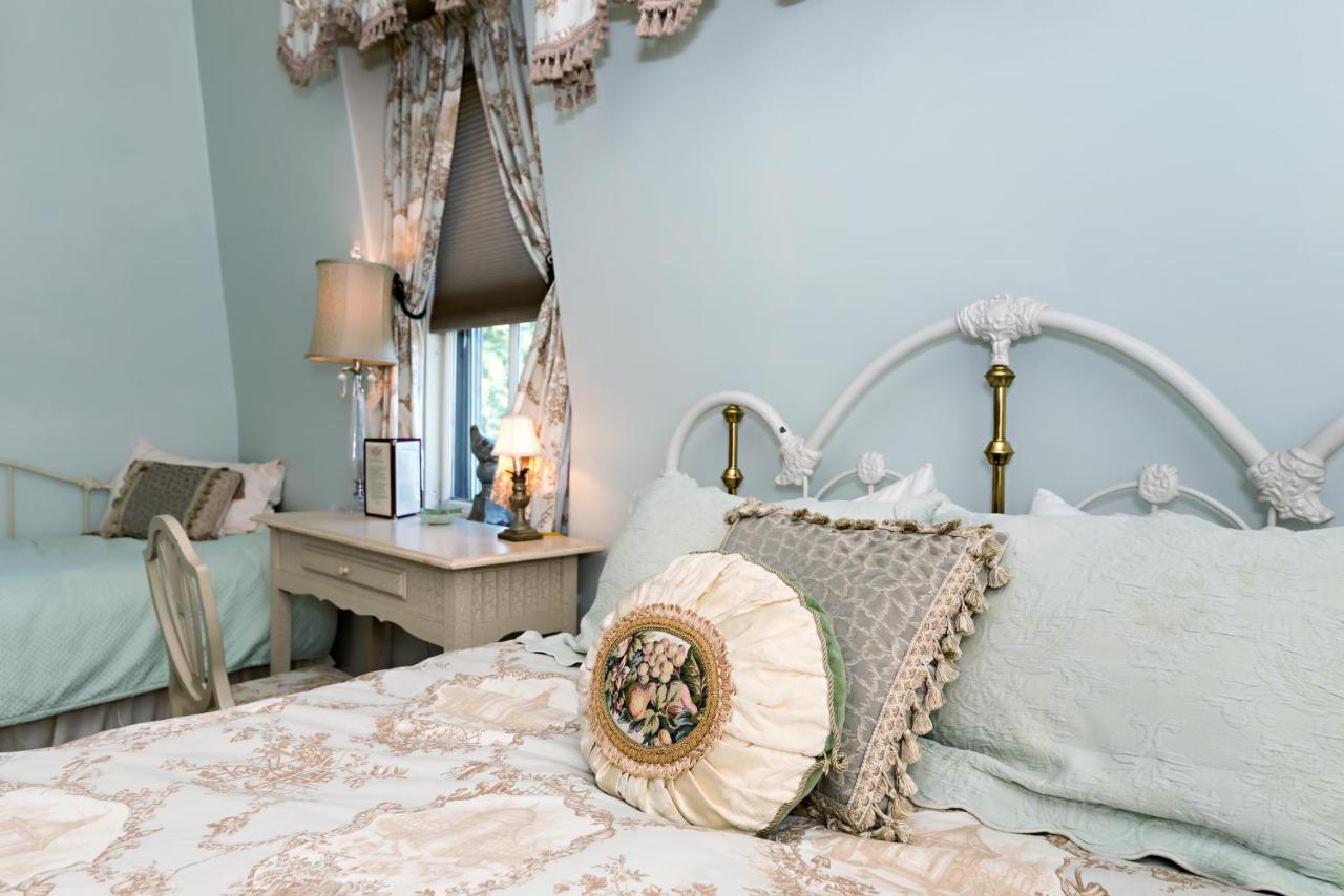  | Silver Fountain Inn