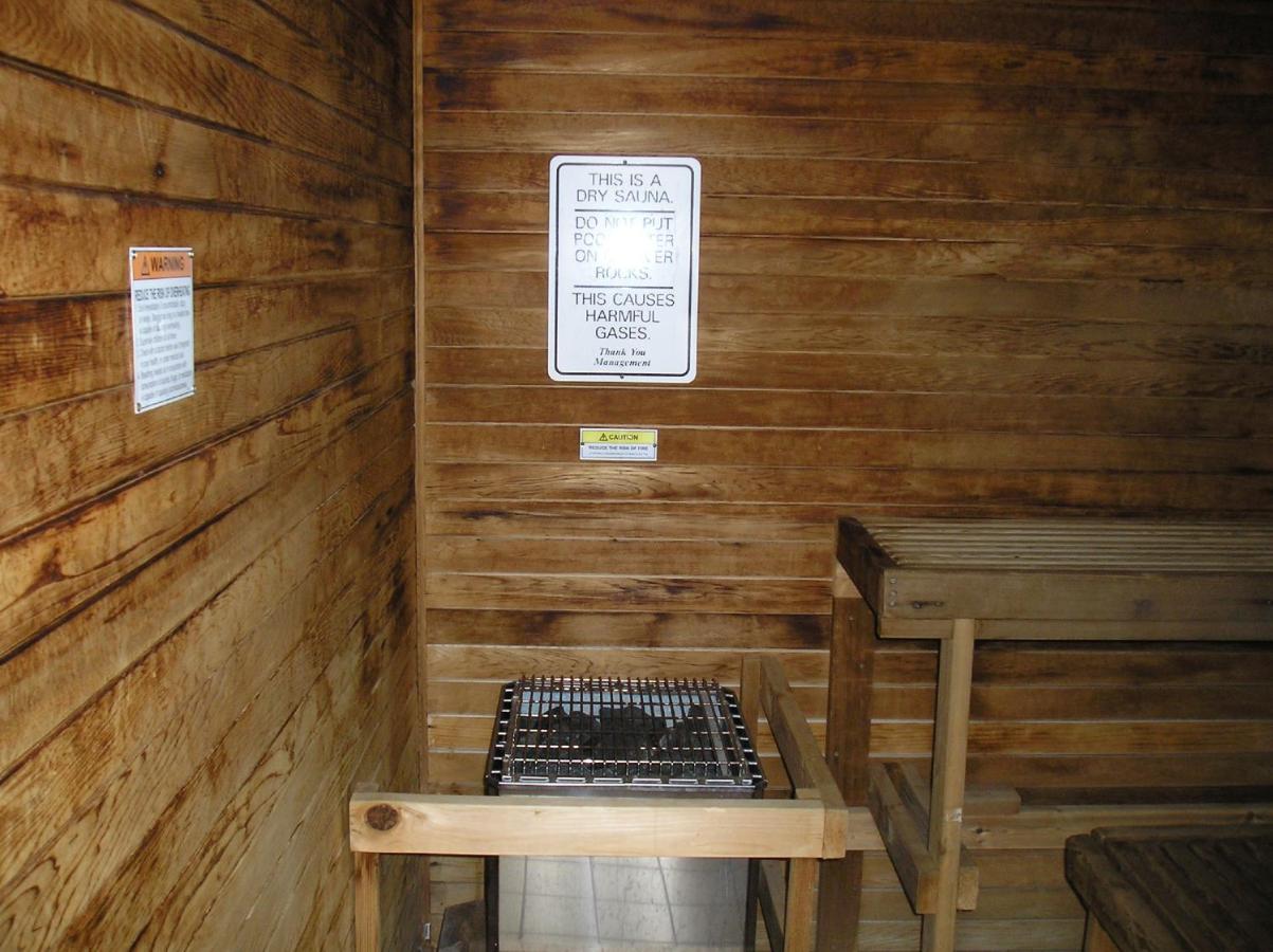 | Seaside Camping Resort One-Bedroom Cabin 6