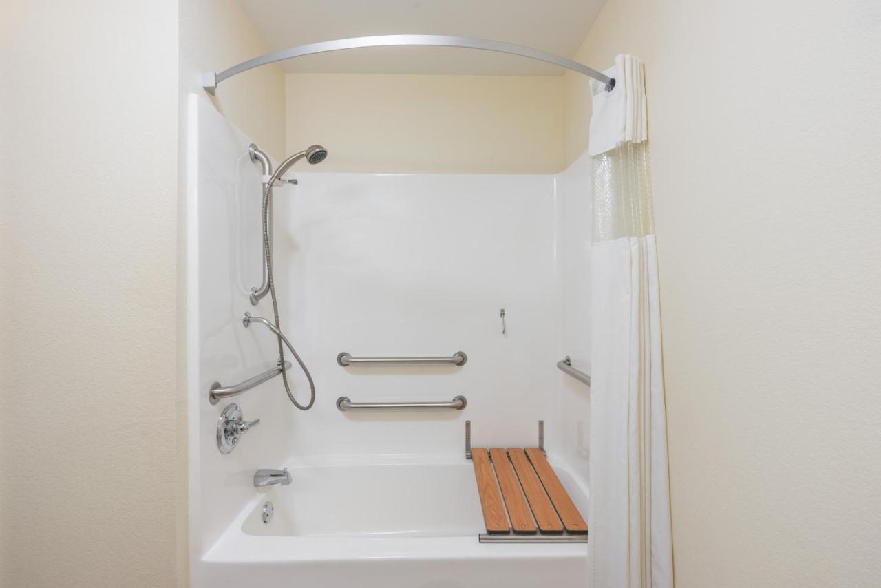 Queen Room with Two Queen Beds and Roll-In Shower - Mobility Accessible/Non-Smoking at Super 8 by Wyndham Rolla