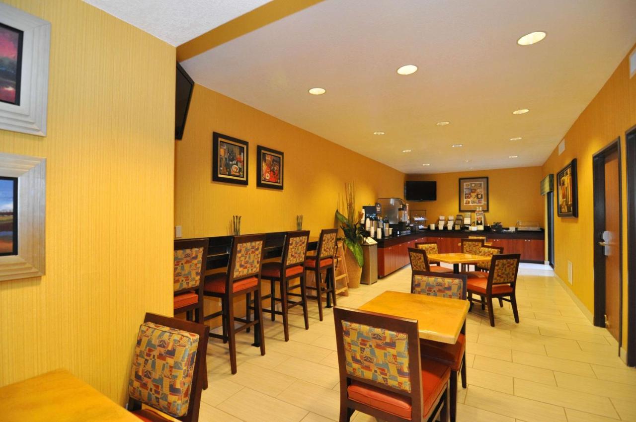 | Best Western Plus Fresno Inn