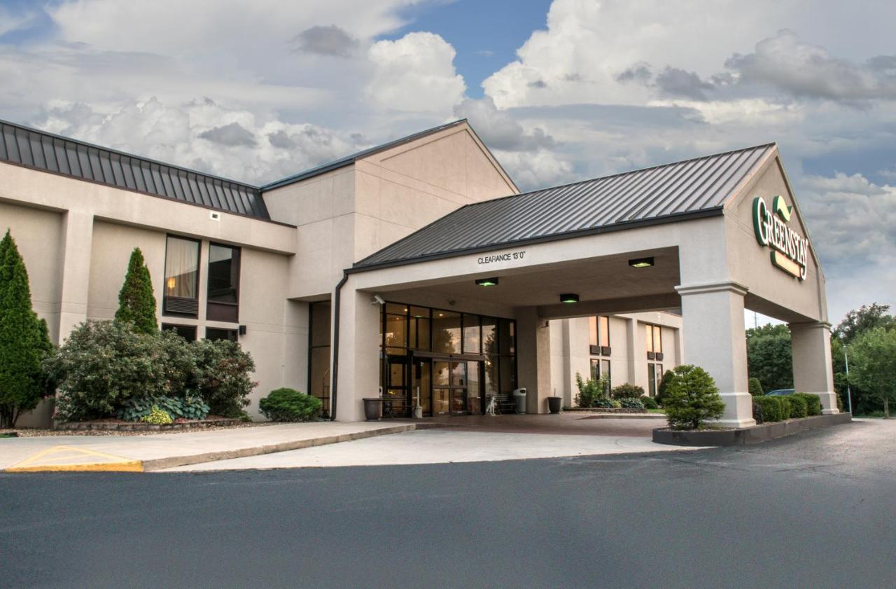 | Greenstay Hotel & Suites Central