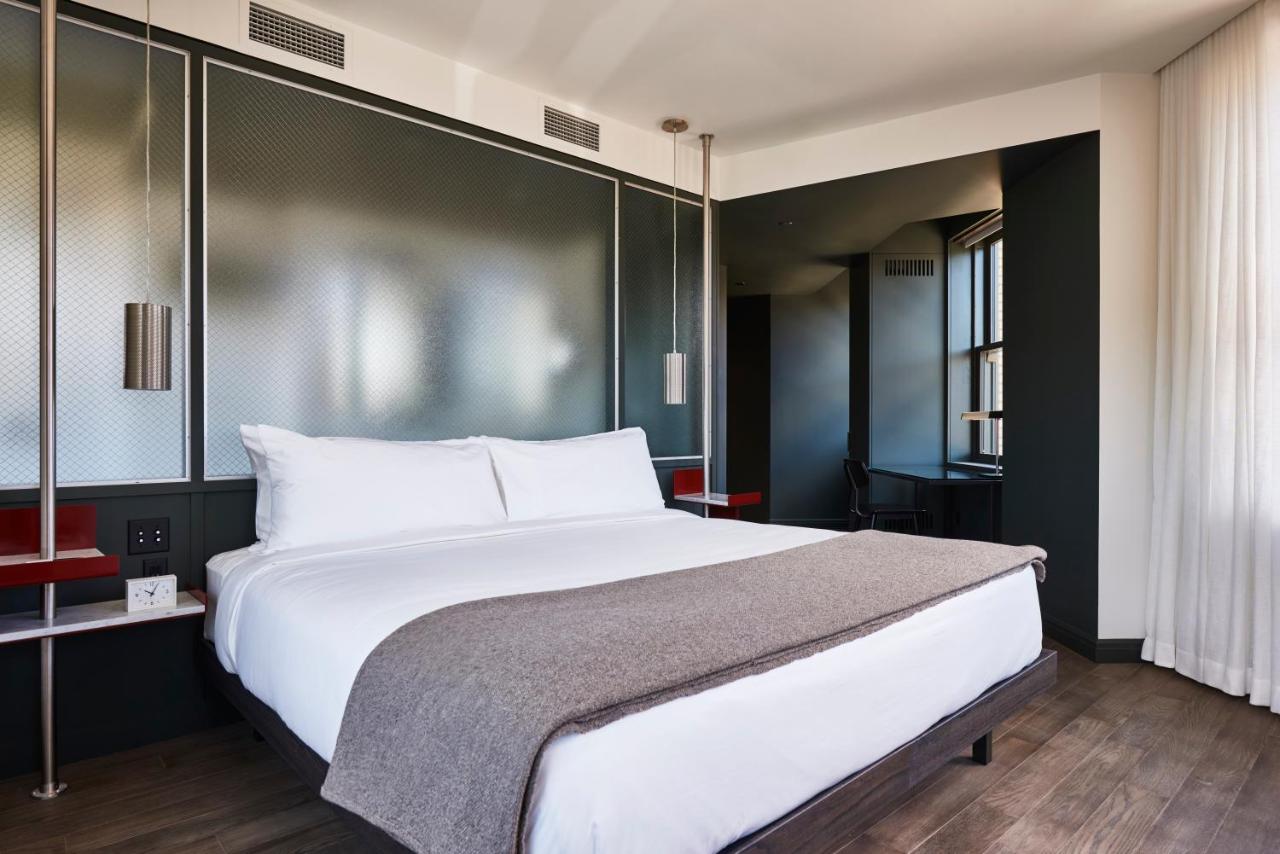 King Suite at The Robey, Chicago, a Member of Design Hotels