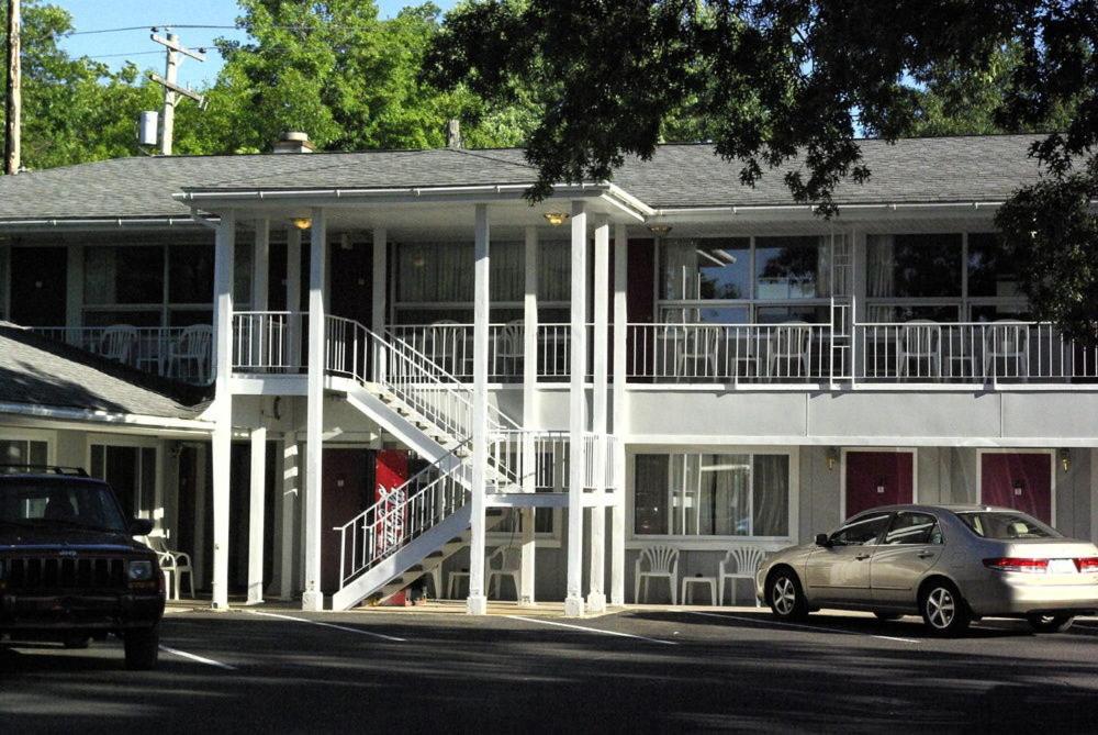  | Grand Traverse Motel