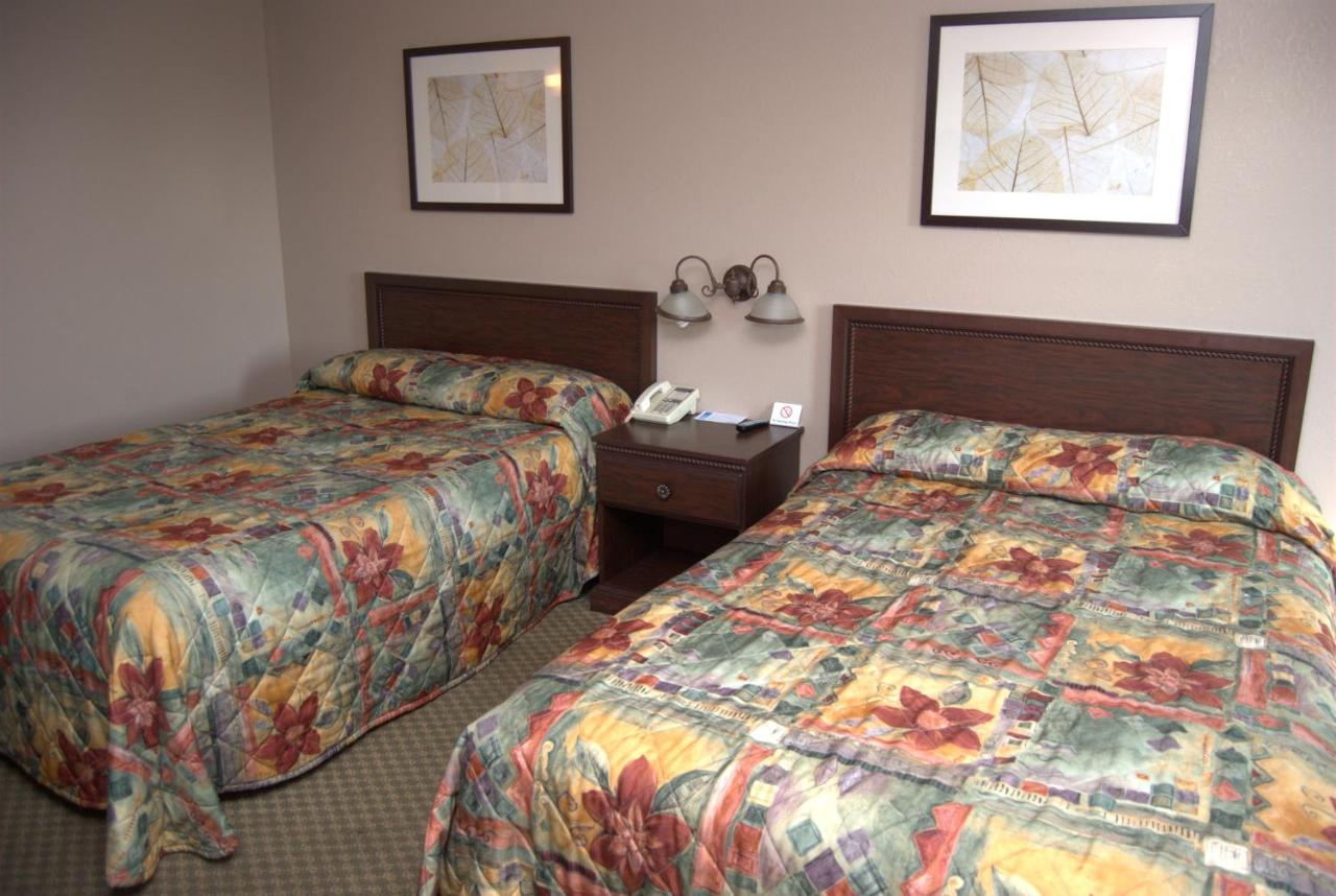  | Commodore Resort