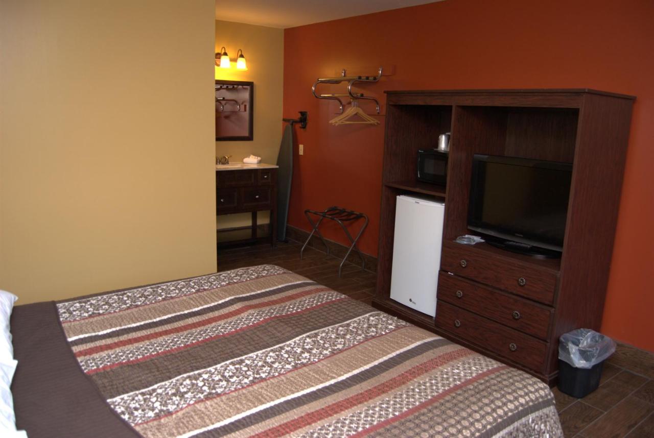  | Commodore Resort