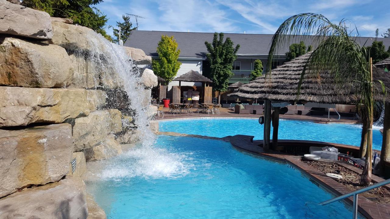  | Commodore Resort