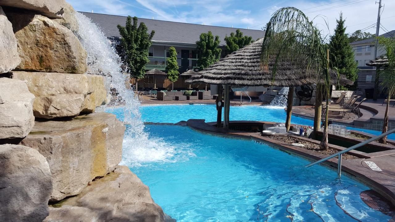  | Commodore Resort