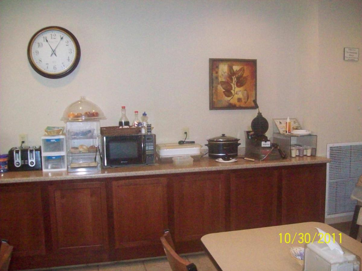 | Paola Inn and Suites