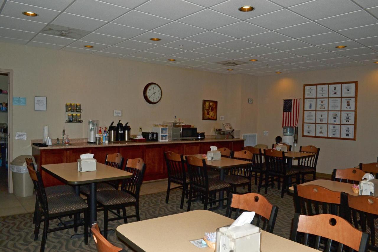| Paola Inn and Suites