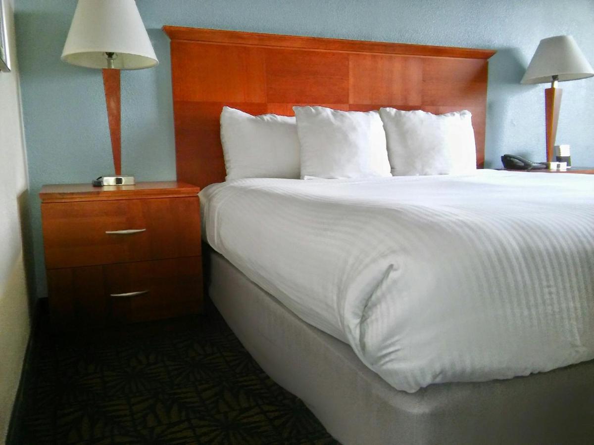 King Room with Ocean View at Hotel Tybee