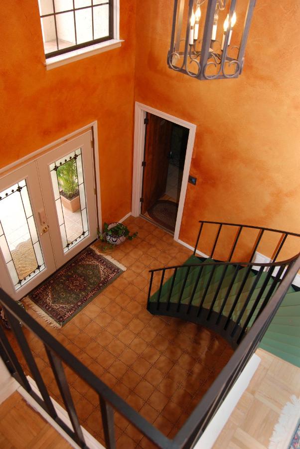 | Lakehouse Bed and Breakfast