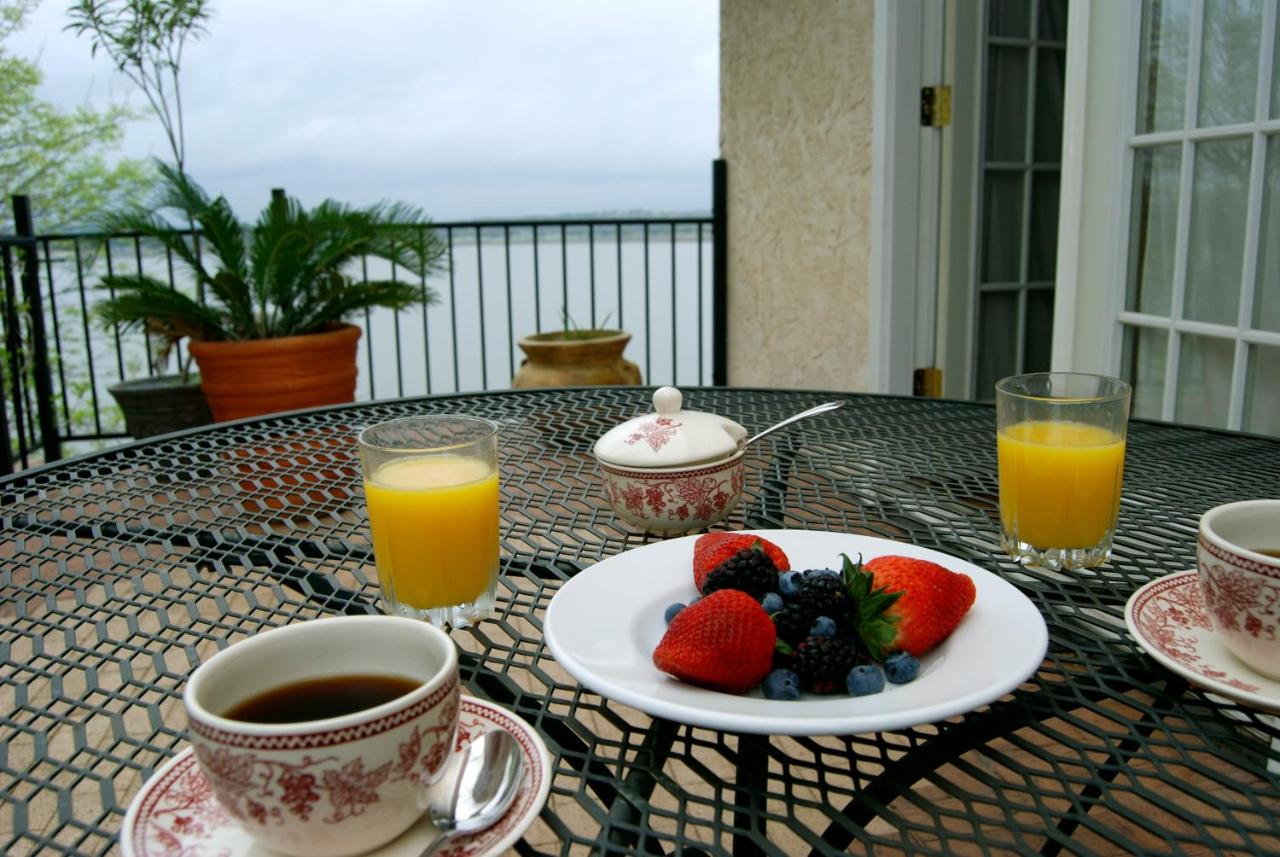 | Lakehouse Bed and Breakfast