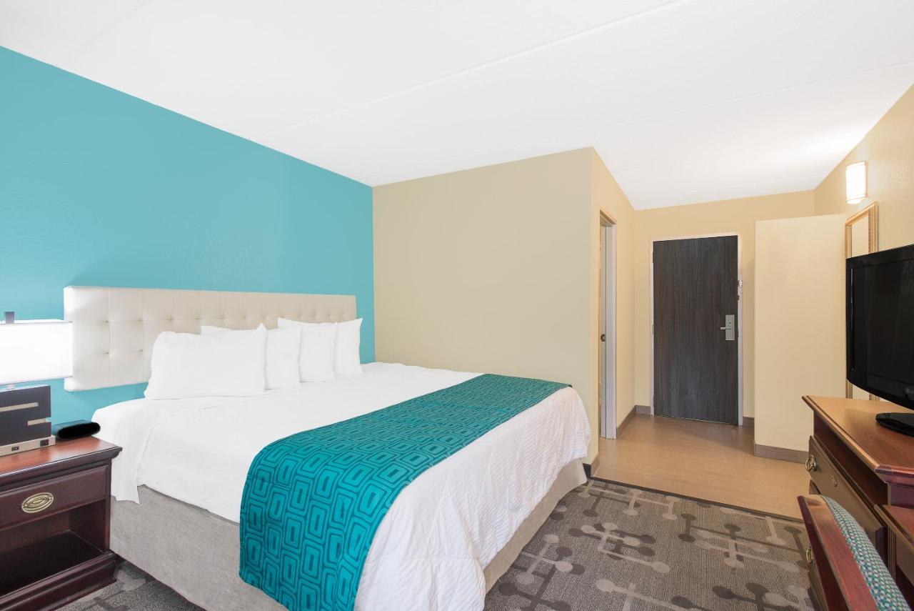 | Howard Johnson by Wyndham Saugerties