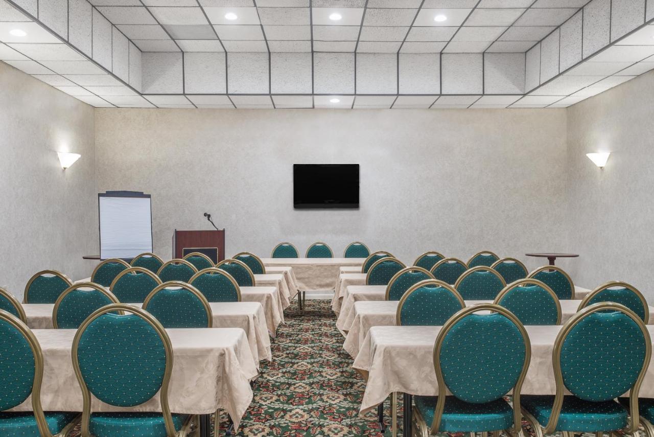 | Howard Johnson by Wyndham Saugerties